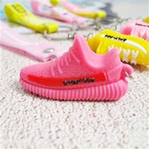 آویز و جاکلیدی کتونی ورزشی سیلیکونی